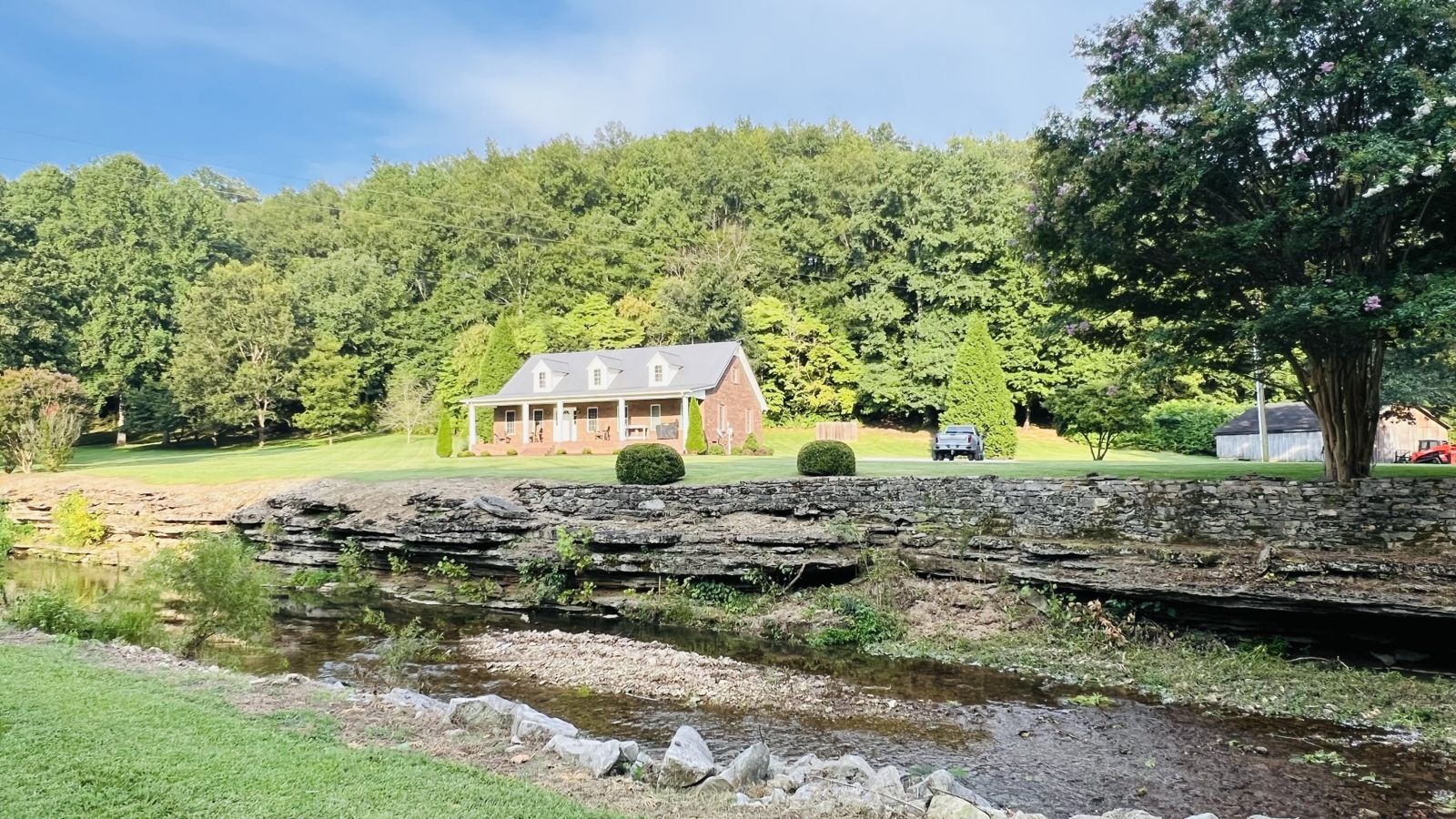 380 Dry Weakley Rd inside, Lawrence County TN home for sale
