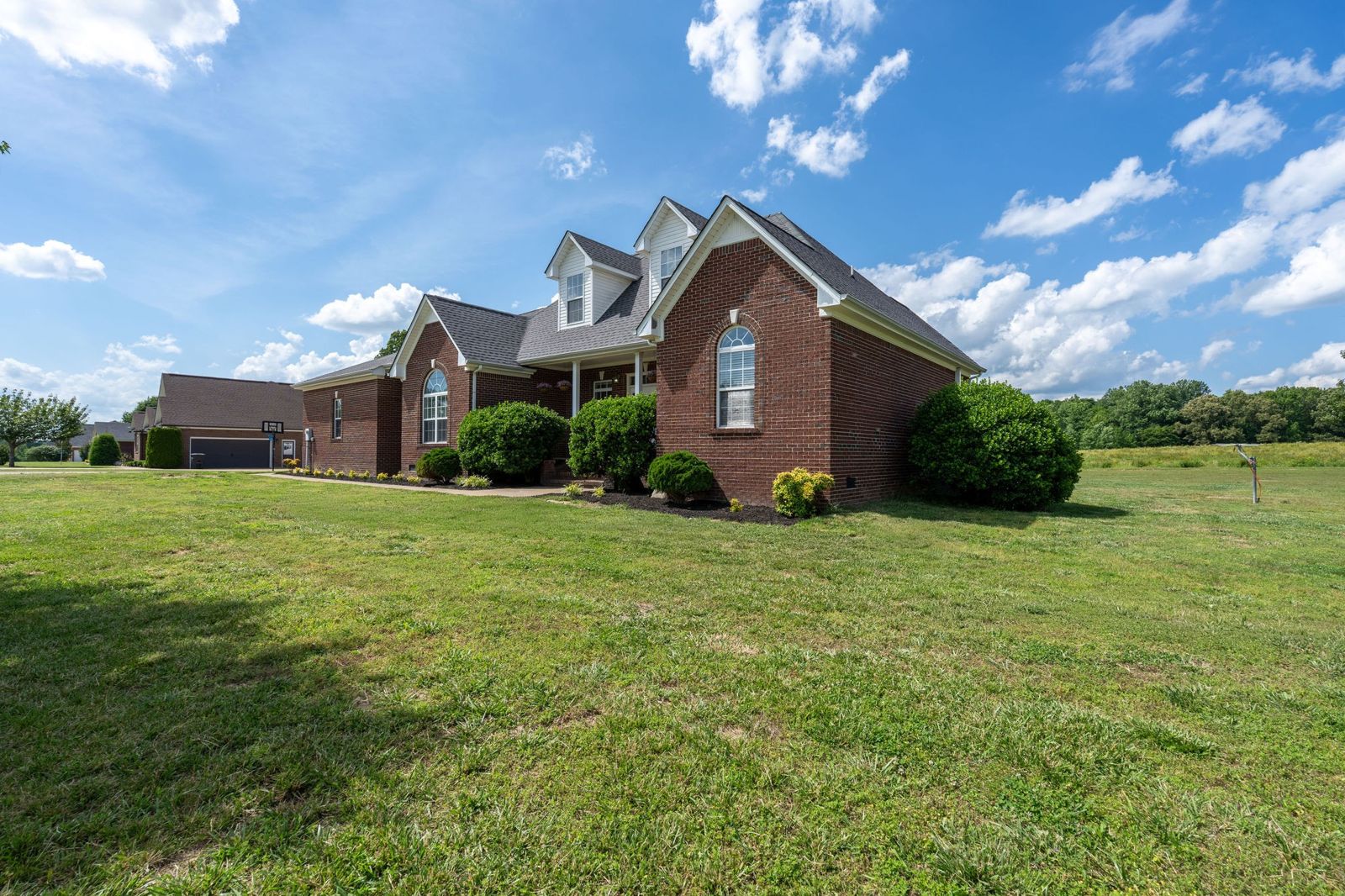 387 Center Point Dr inside, Lawrence County TN home for sale