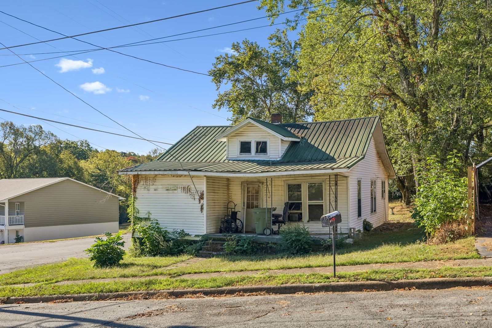 431 Parkes St front exterior, Lawrence County TN home for sale
