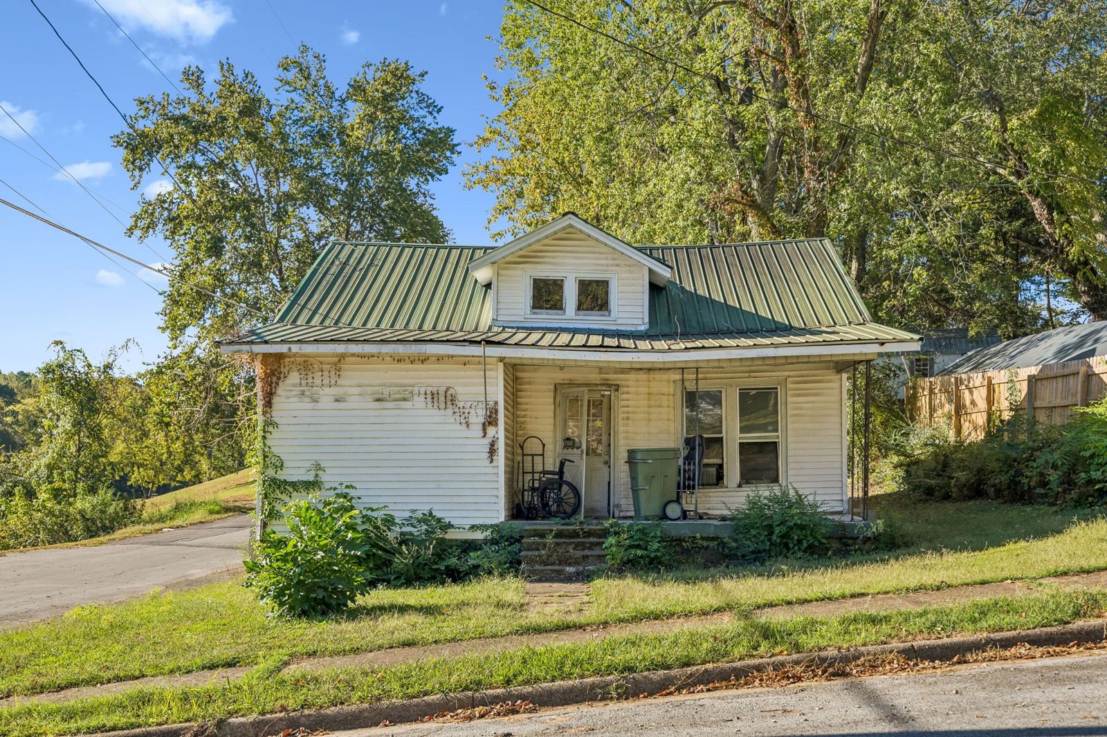 431 Parkes St inside, Lawrence County TN home for sale