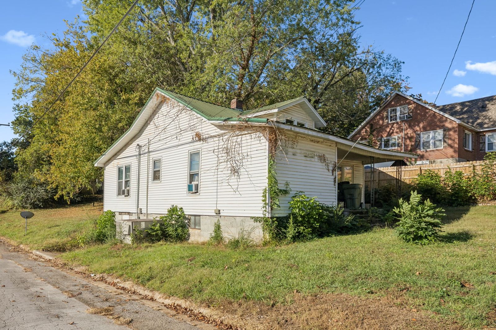 431 Parkes St inside, Lawrence County TN home for sale
