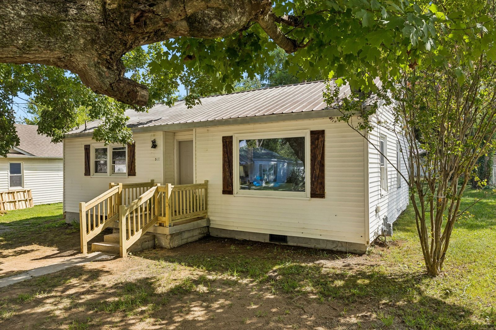 527 3rd St front exterior, Lawrence County TN home for sale