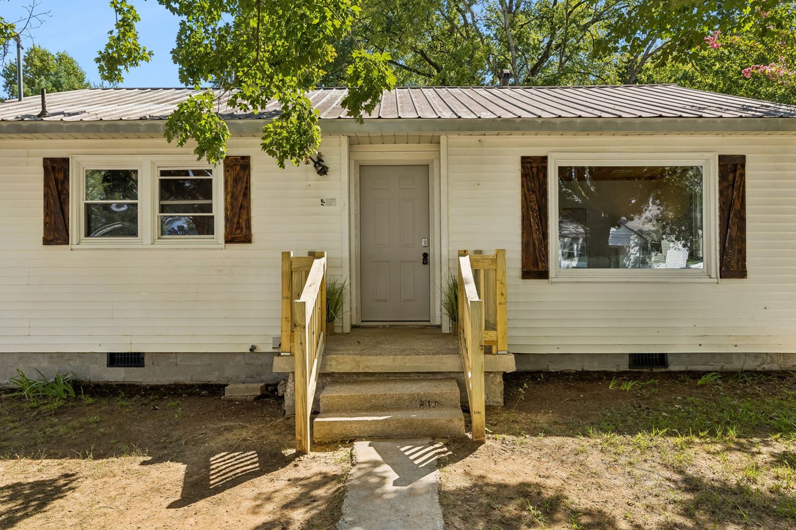 527 3rd St outdoor space, Lawrence County TN home for sale