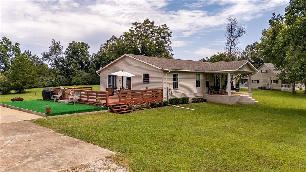 527 Clax Branch Rd inside, Lawrence County TN home for sale