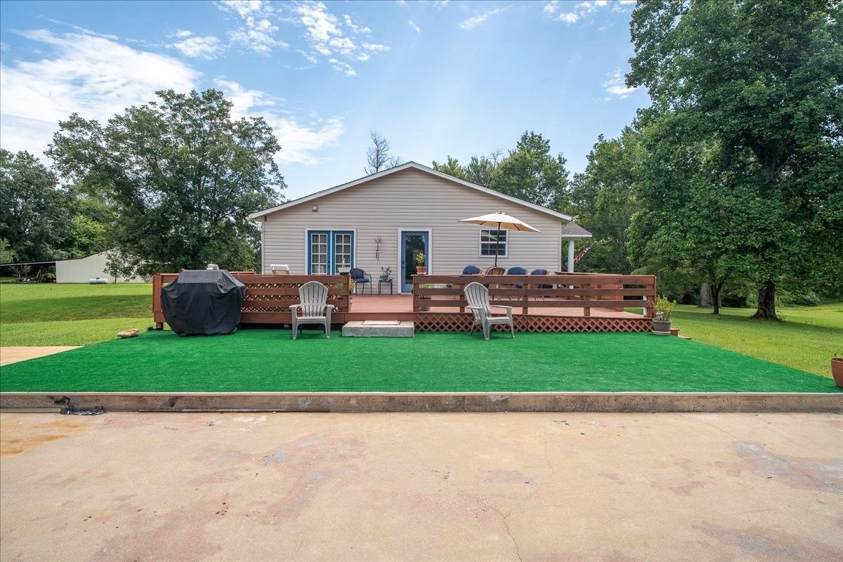 527 Clax Branch Rd inside, Lawrence County TN home for sale