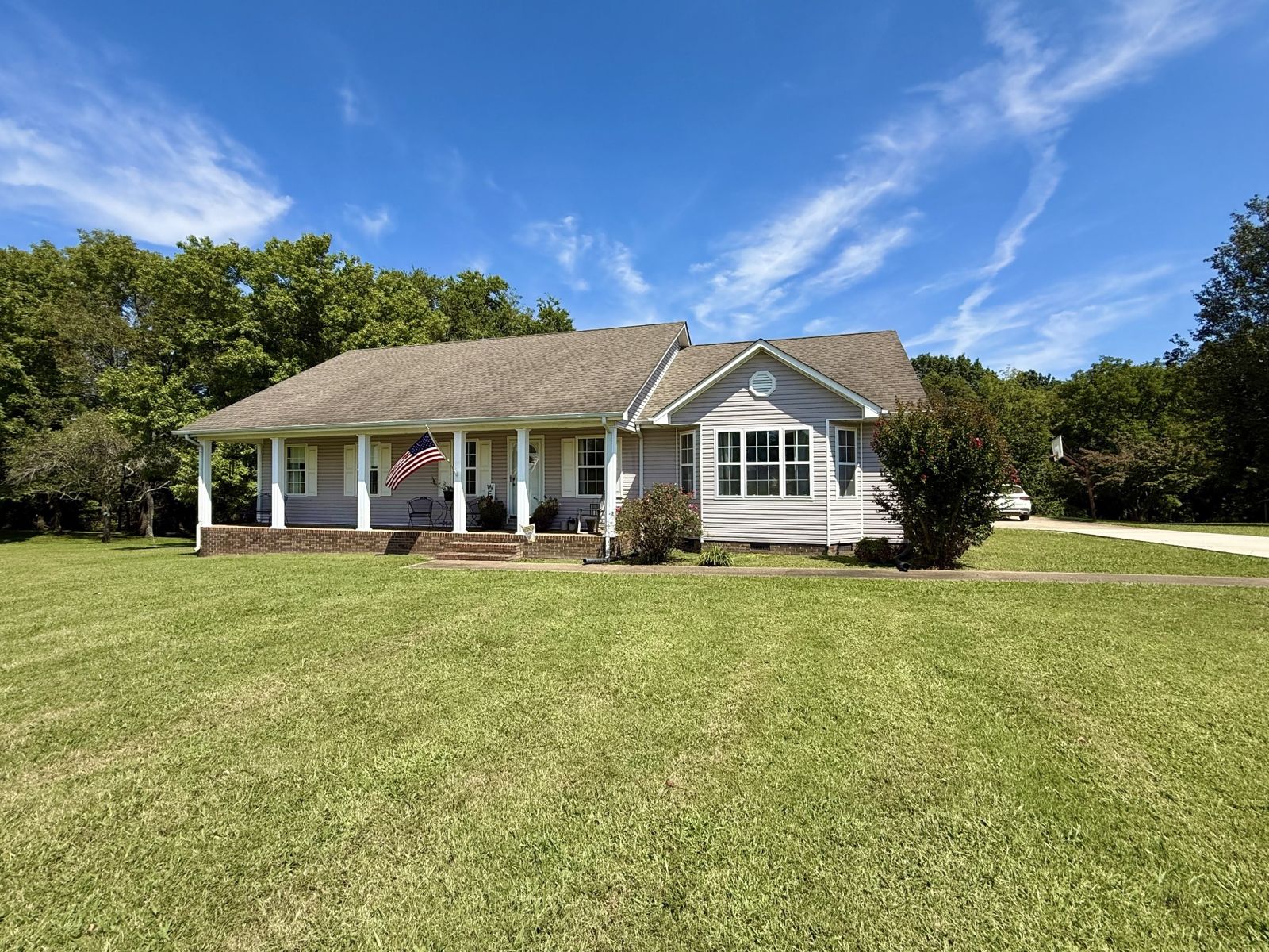594 Highway 64 W inside, Lawrence County TN home for sale