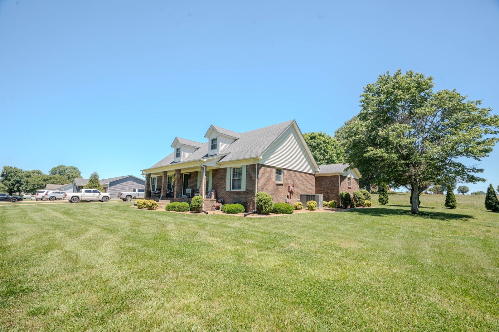 6 Hawthorne Dr inside, Lawrence County TN home for sale