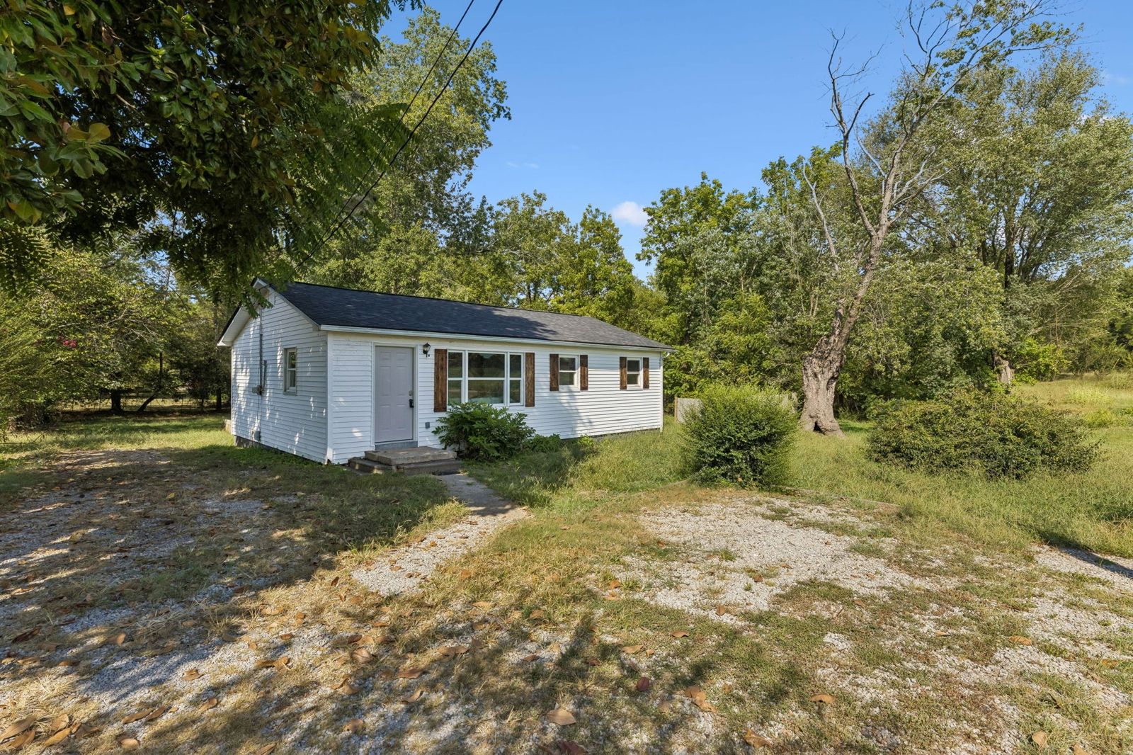 621 Dixon Branch Rd front exterior, Lawrence County TN home for sale
