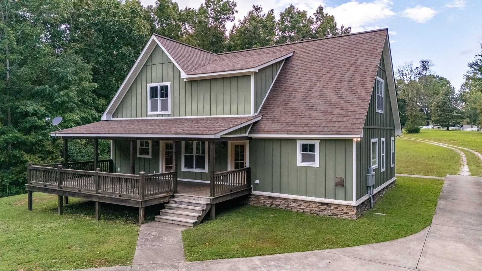700 Old Johnson Lake Rd inside, Lawrence County TN home for sale