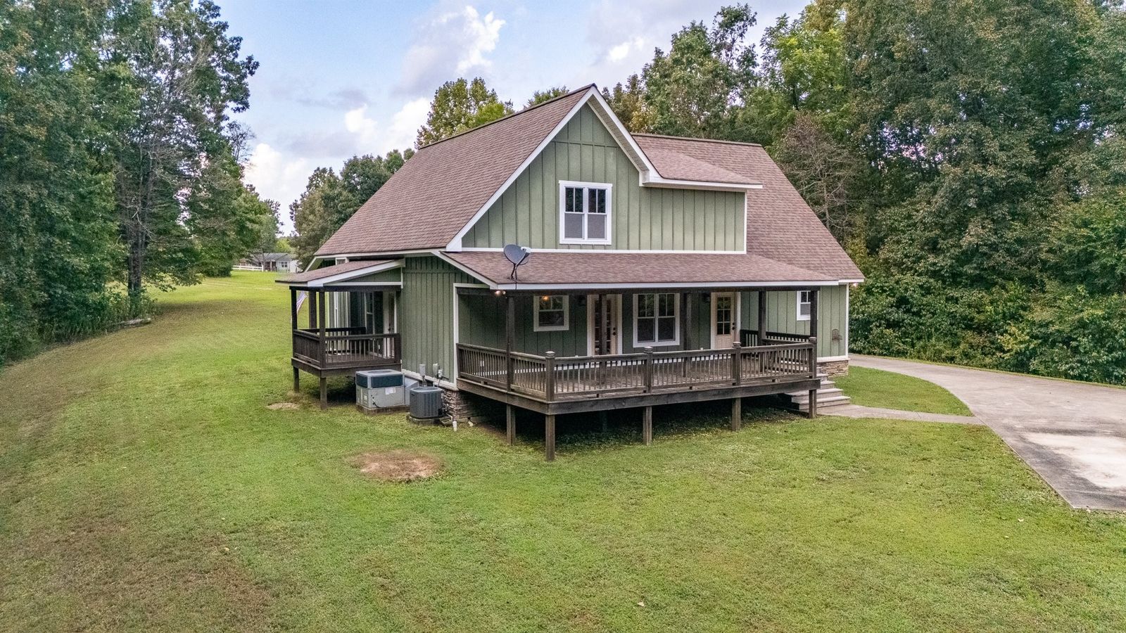 700 Old Johnson Lake Rd inside, Lawrence County TN home for sale
