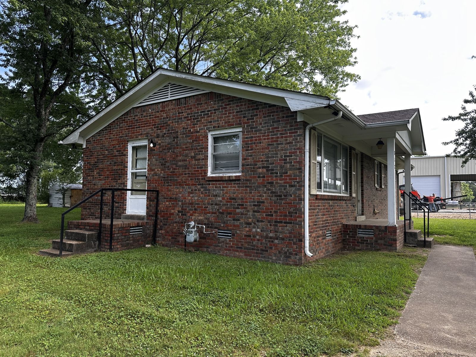 817 Irvin Ln inside, Lawrence County TN home for sale