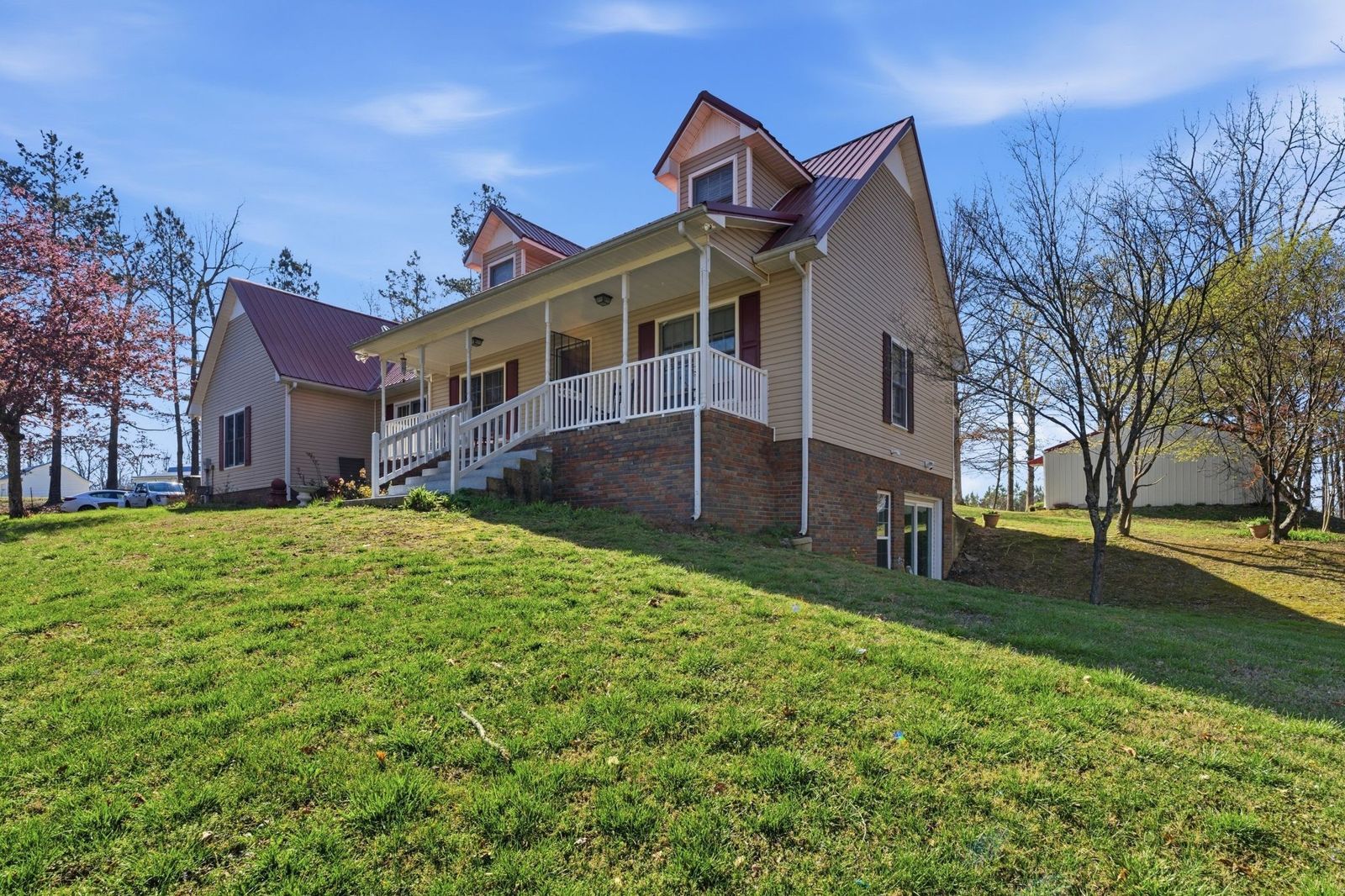 91 Whispering Oaks St inside, Lawrence County TN home for sale