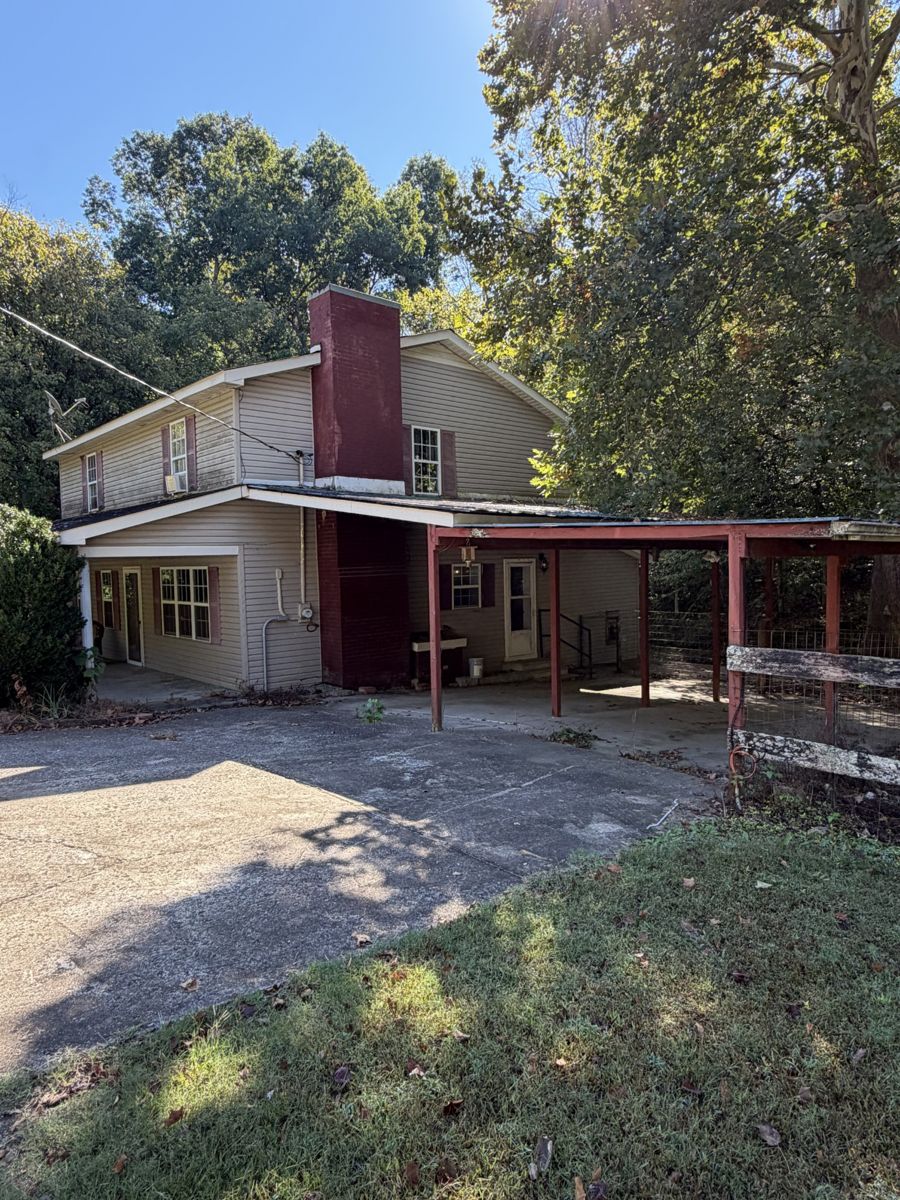933 Weakley Creek Rd inside, Lawrence County TN home for sale