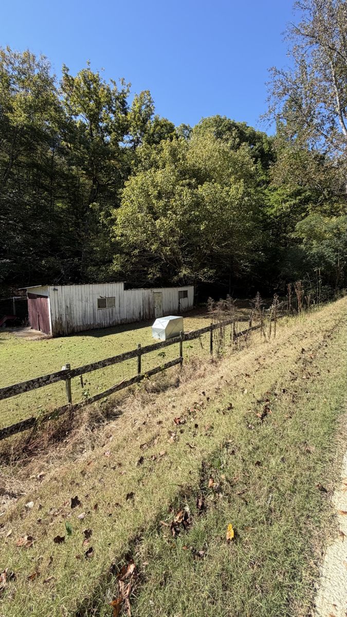 933 Weakley Creek Rd inside, Lawrence County TN home for sale