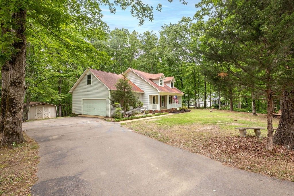 979 Paige Dr inside, Lawrence County TN home for sale
